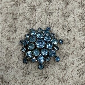 Elegant Blue Crystal Brooch (VINTAGE)